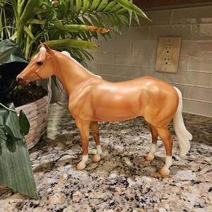 Breyer Ideal Series Palomino Retired #1836